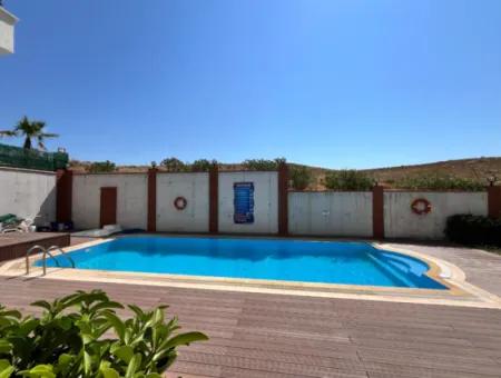 Great Apartment In A Complex With Pool In Seferihisar!