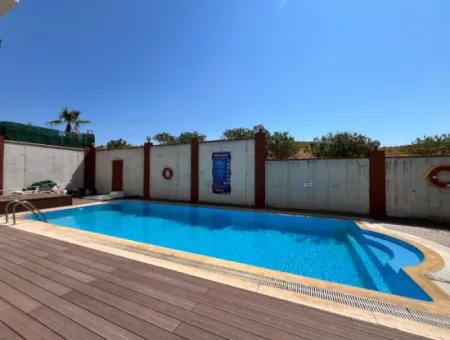 Great Apartment In A Complex With Pool In Seferihisar!