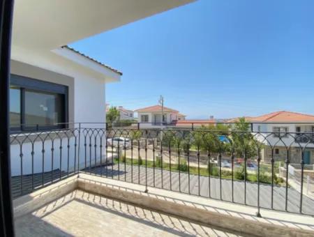 4 1 Villa For Sale With Pool And Garden In Seferihisar Akarca