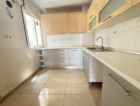 Near Alsancak Gündoğdu Square, Walking Distance To The Promenade Apartment For Rent