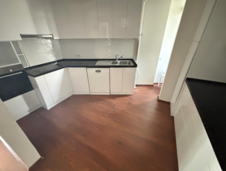 Renovated Apartment For Rent On Alsancak Cumhuriyet Boulevard