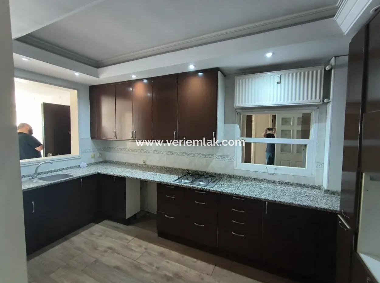 1.Kordon'da Alsancak Vapur İskelesi Karşısında 3+1  160M2 Kiralık Daire