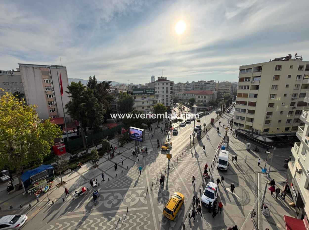 Alsancak’ta Sevinç Pastanesine Komşu Köşe Konumda Prestijli İşyeri!