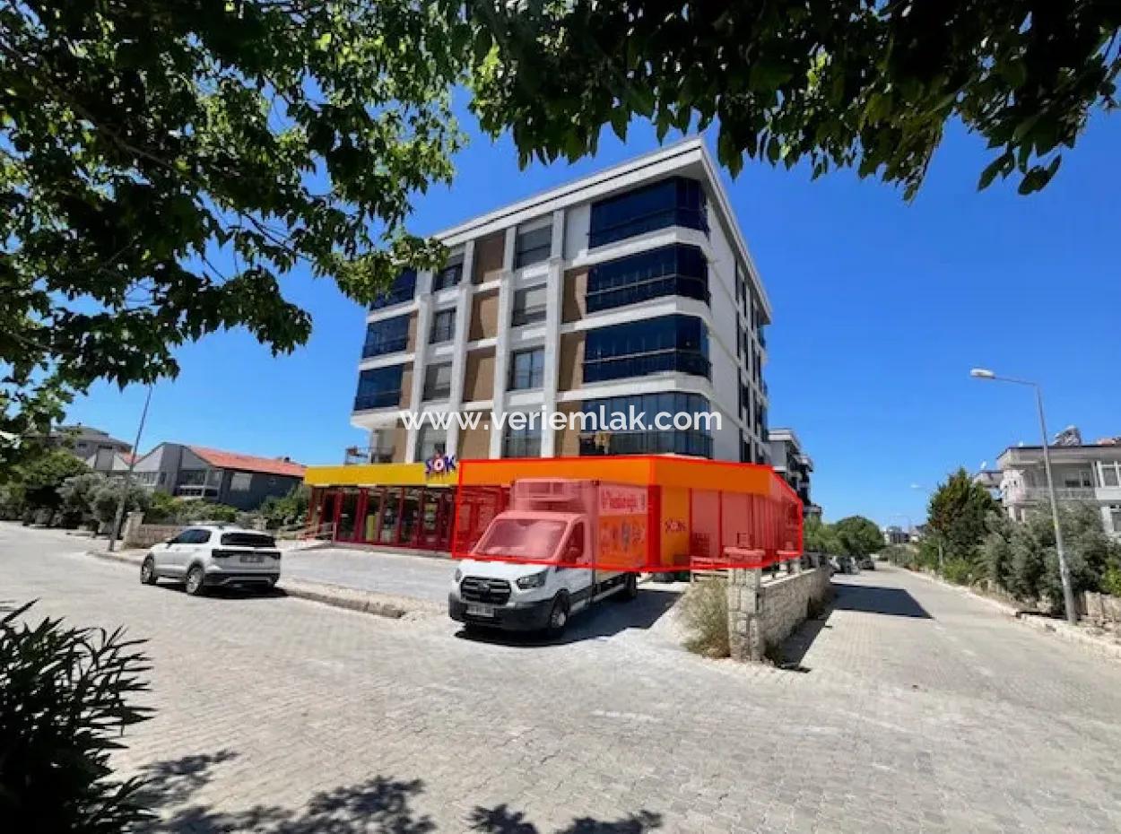 Seferihisar - İzmir Caddesinde 300M2 Kurumsal Kiracılı Satılık Dükkan