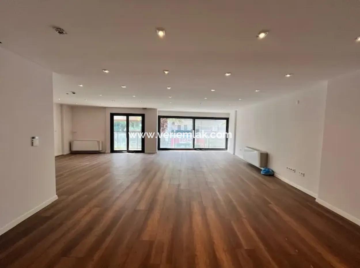 Seferihisar Merkez'de Cadde Üzeri,90M2, Açık Alanlı ,Sıfır Akıllı Ev