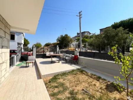 Akarca Elmastaş Mevkii'nde Deniz Manzaralı, Köşe Konumlu Müstakil Havuzlu Villa