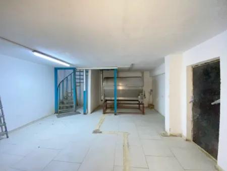 Bornova'da Kurumsal'a Kiralık 400 M2 Bodrum Katlı Bacalı Dükkan