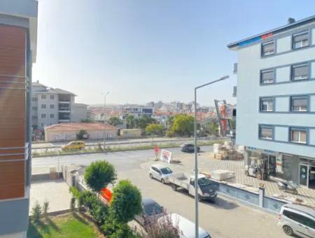 Seferihisar Çolakibrahim Bey Mah. Güvenlikli Site İçerisinde Ebeveyn Banyolu Kiralık 2+1 Daire