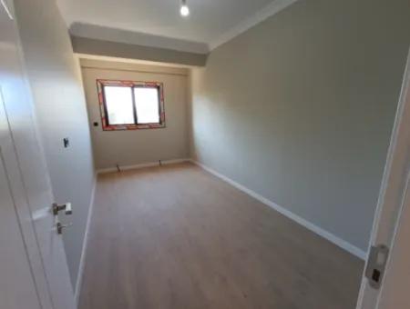 Seferihisar'da Havuzlu Site İçinde 4. Kat Balkonlu 3+1 Daire | 140 M² | Ebeveyn Banyosu | Ayrı Mutfak | Manzaralı Balkon | Geniş Peyzaj Alanları