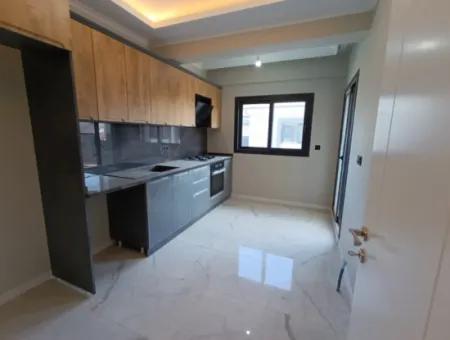 Seferihisar'da Havuzlu Site İçinde 4. Kat Balkonlu 3+1 Daire | 140 M² | Ebeveyn Banyosu | Ayrı Mutfak | Manzaralı Balkon | Geniş Peyzaj Alanları