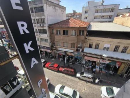 Fırsat İzmir’in Merkezinde İş Merkezlerinin Yoğun Olduğu Bölgede Satılık Ofis / Buro