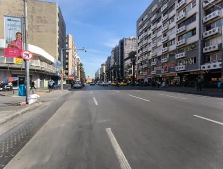 Fırsat İzmir’in Merkezinde İş Merkezlerinin Yoğun Olduğu Bölgede Satılık Ofis / Buro