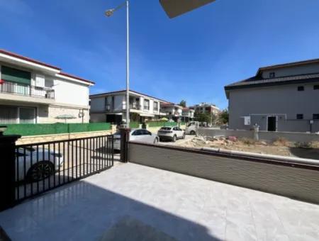 Seferihisar’da Geniş Bahçeli, Ebeveyn Banyolu Ve Ada Mutfaklı Modern Villa!