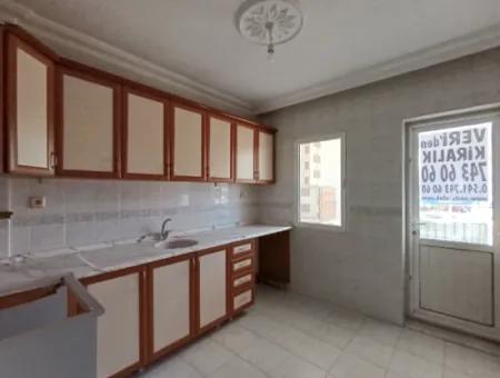 Merkezi Konumda, Geniş Balkonlu Ve Işık Dolu 3+1 Kiralık Daire