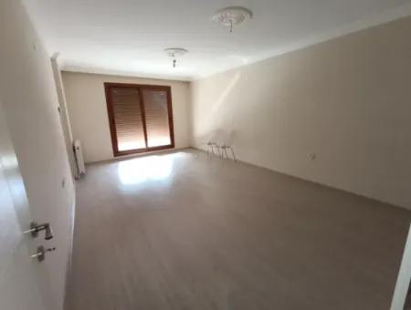 Seferihisar Kent Merkezinde, Her Yere Yürüme Mesafesinde 2+1 Kiralık Daire!