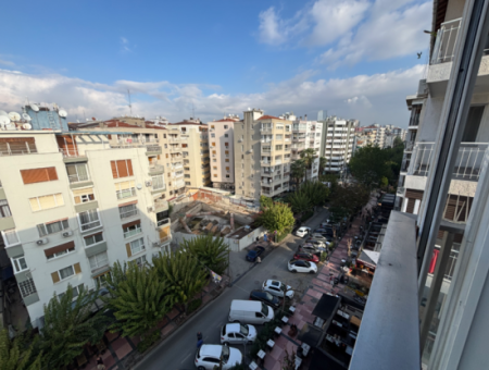 Alsancak Mustafa Enver Bey Caddesi’nin Prestijli Konumunda, İş Ve Yaşam İçin Harika Bir Seçenek!