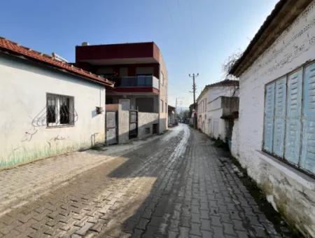 Seferihisar Ulamış’ta Huzurlu Köy Evi – Doğayla İç İçe Bir Yaşam