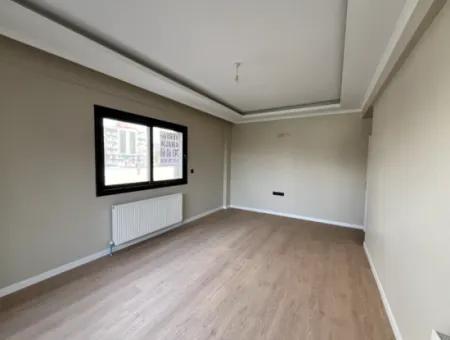 Seferihisar Camikebir Mahallesinde, Korkmaz Kent Sitesi’nde 2+1, Havuz Cepheli, 75M² Ferah Daire!