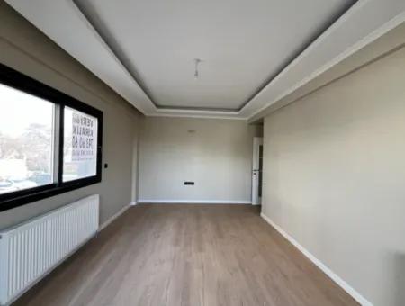 Seferihisar Camikebir Mahallesinde, Korkmaz Kent Sitesi’nde 2+1, Havuz Cepheli, 75M² Ferah Daire!