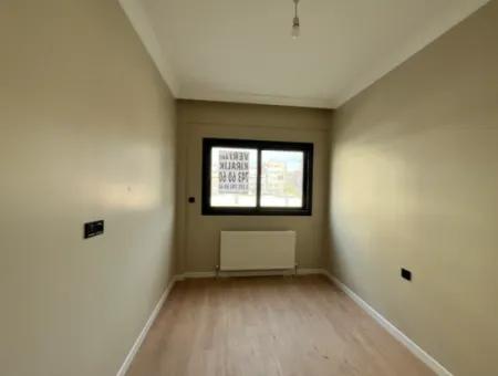 Seferihisar Camikebir Mahallesinde, Korkmaz Kent Sitesi’nde 2+1, Havuz Cepheli, 75M² Ferah Daire!