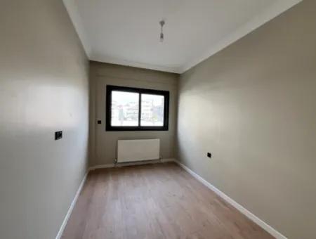 Seferihisar Camikebir Mahallesinde, Korkmaz Kent Sitesi’nde 2+1, Havuz Cepheli, 75M² Ferah Daire!