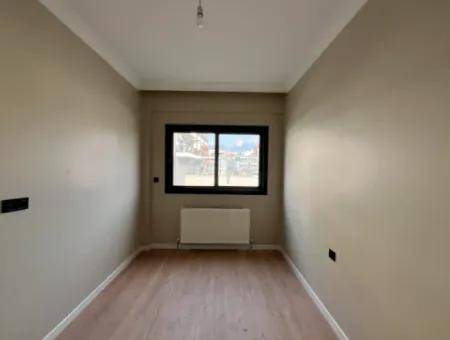 Seferihisar Camikebir Mahallesinde, Korkmaz Kent Sitesi’nde 2+1, Havuz Cepheli, 75M² Ferah Daire!