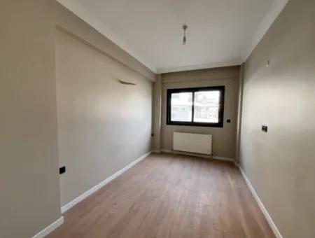 Seferihisar Camikebir Mahallesinde, Korkmaz Kent Sitesi’nde 2+1, Havuz Cepheli, 75M² Ferah Daire!