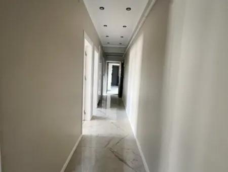 Seferihisar Camikebir Mahallesinde, Korkmaz Kent Sitesi’nde 2+1, Havuz Cepheli, 75M² Ferah Daire!