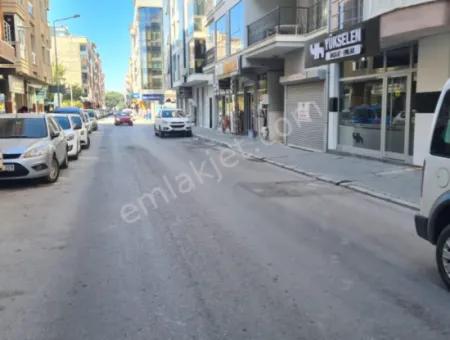 Seferihisar Merkezde Cadde De Yatırım İçin Kiracılı Dükkan