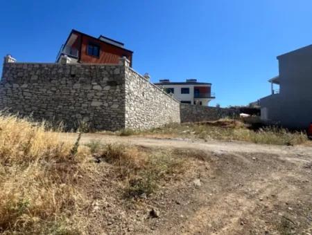 Seferihisar Çevrekent Sitesinde Villa İmarlı Satılık Arsa