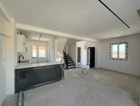 Seferihisar Çevrekent'te 5+1, 180M2 Sıfır Villa