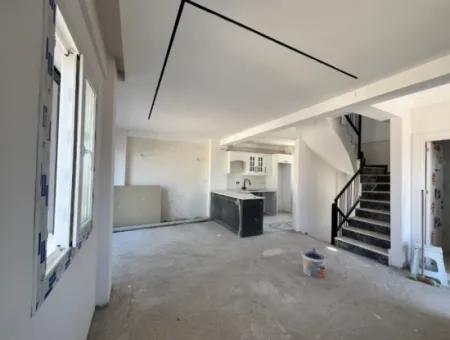 Seferihisar Çevrekent'te 5+1, 180M2 Sıfır Villa