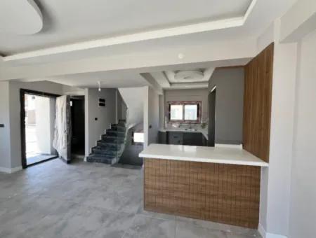 Seferihisar Düzce'de Villalar Bölgesinde 3+2 Sıfır Villa