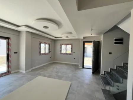 Seferihisar Düzce'de Villalar Bölgesinde 3+2 Sıfır Villa