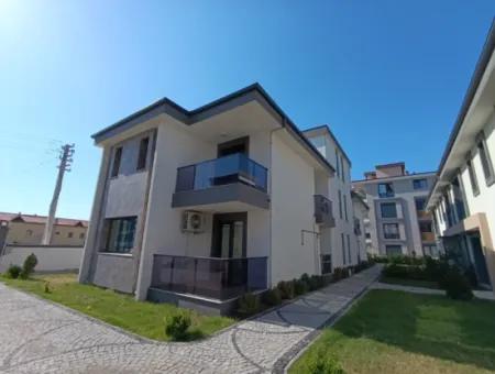 Seferihisar Gözsüzler'de 4+1, 180M2 Site İçerisinde Sıfır Villa