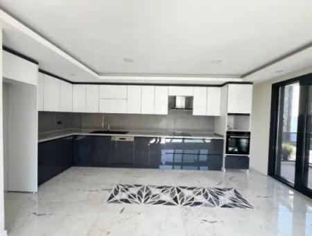 Seferihisar Gözsüzler'de 4+1,200M2 Müstakil Sıfır Villa