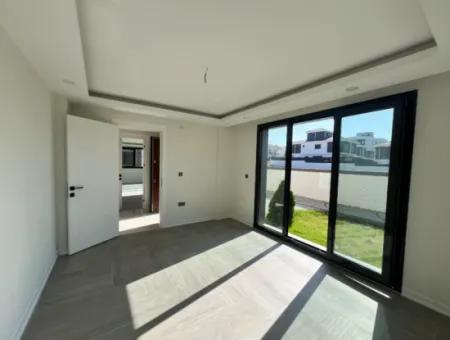 Seferihisar Gözsüzler'de 4+1,200M2 Müstakil Sıfır Villa