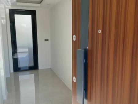 Seferihisar  Gözsüzler'de 4+1 , 180M2 Sıfır Kiralık Villa