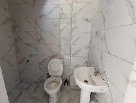 Seferihisar Sanayii Sitesinde 75M2 Kiralık Dükkan