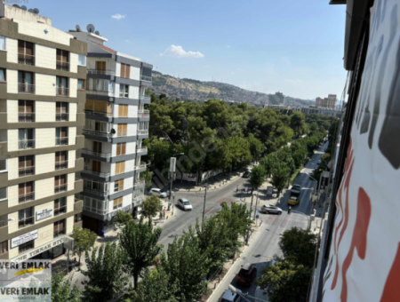 Alsancak Şair Eşref Bulvarı Üzerinde Fuar Manzaralı Önü Açık Satılık Daire